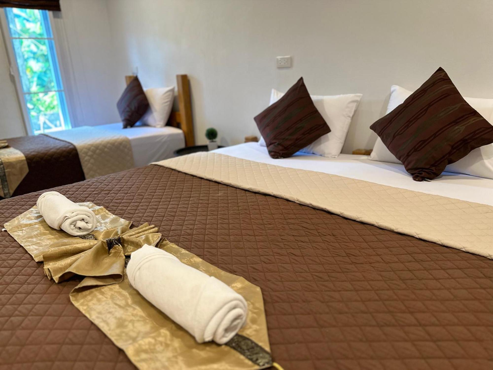 Hotel Suntalee House Nai Yang Beach Esterno foto