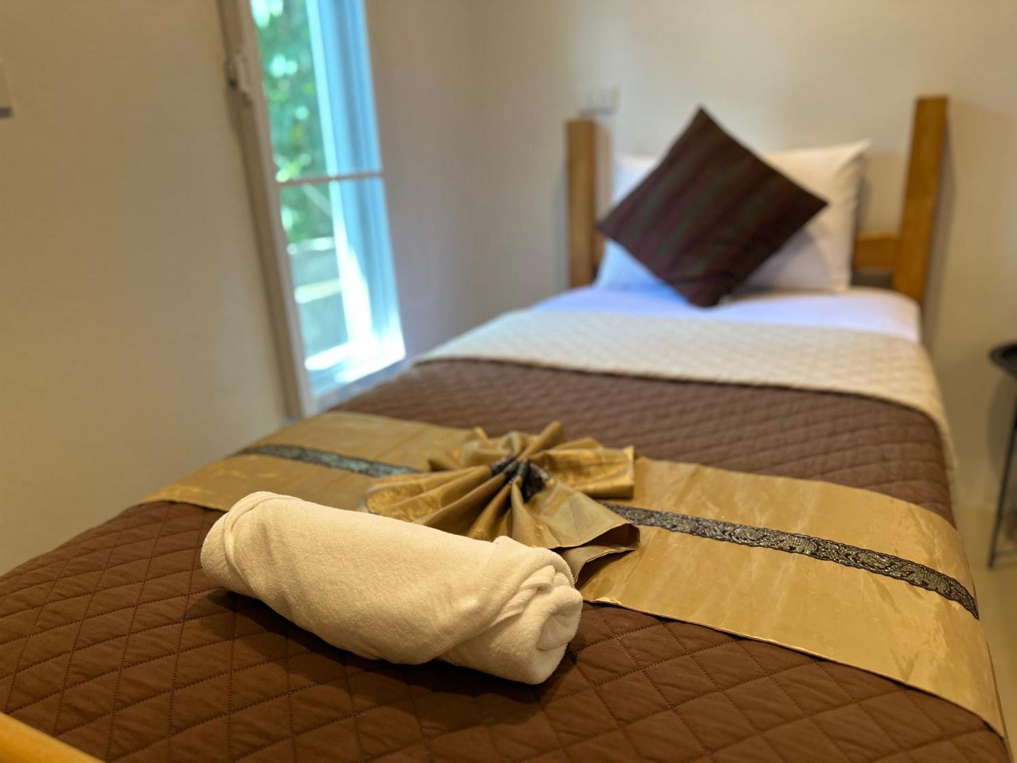 Hotel Suntalee House Nai Yang Beach Esterno foto