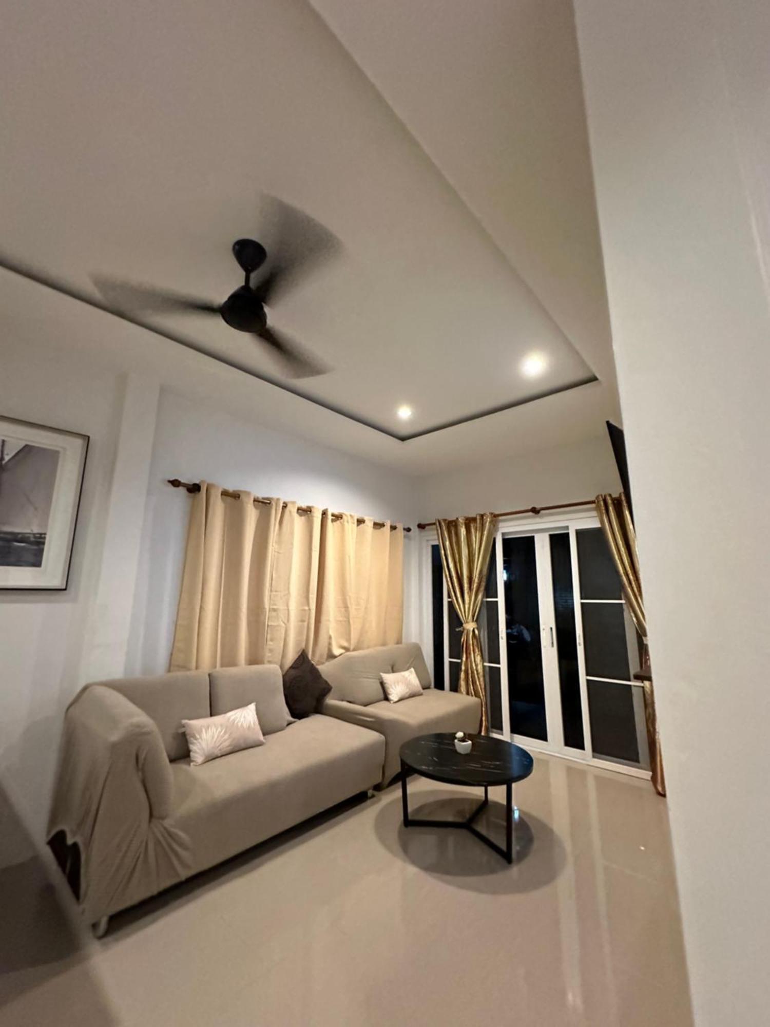 Hotel Suntalee House Nai Yang Beach Esterno foto