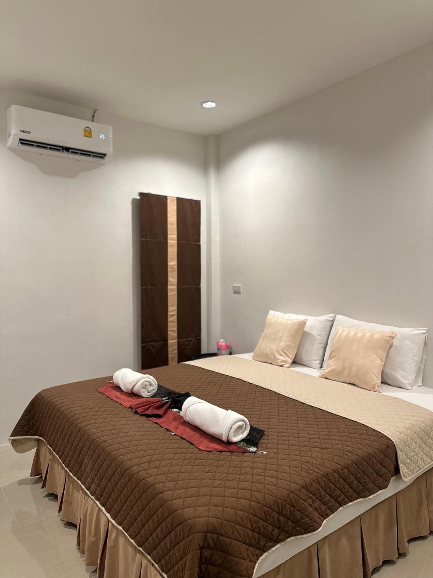 Hotel Suntalee House Nai Yang Beach Esterno foto