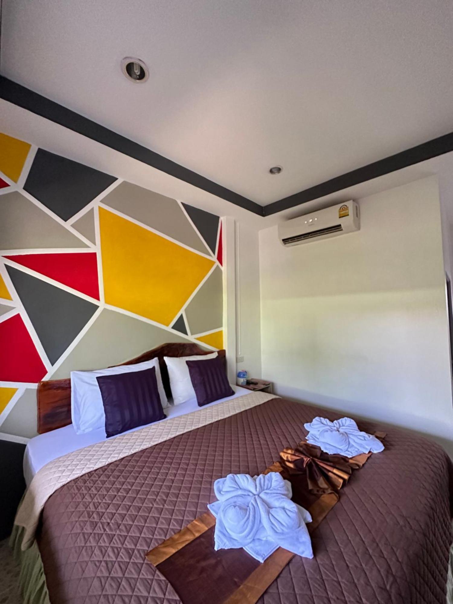 Hotel Suntalee House Nai Yang Beach Esterno foto