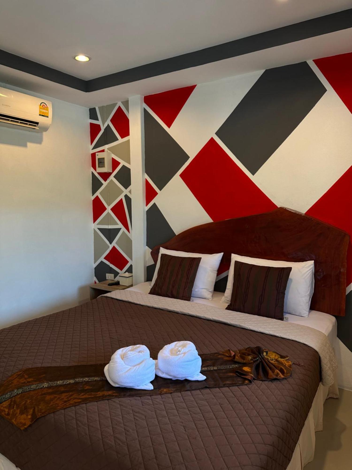 Hotel Suntalee House Nai Yang Beach Esterno foto