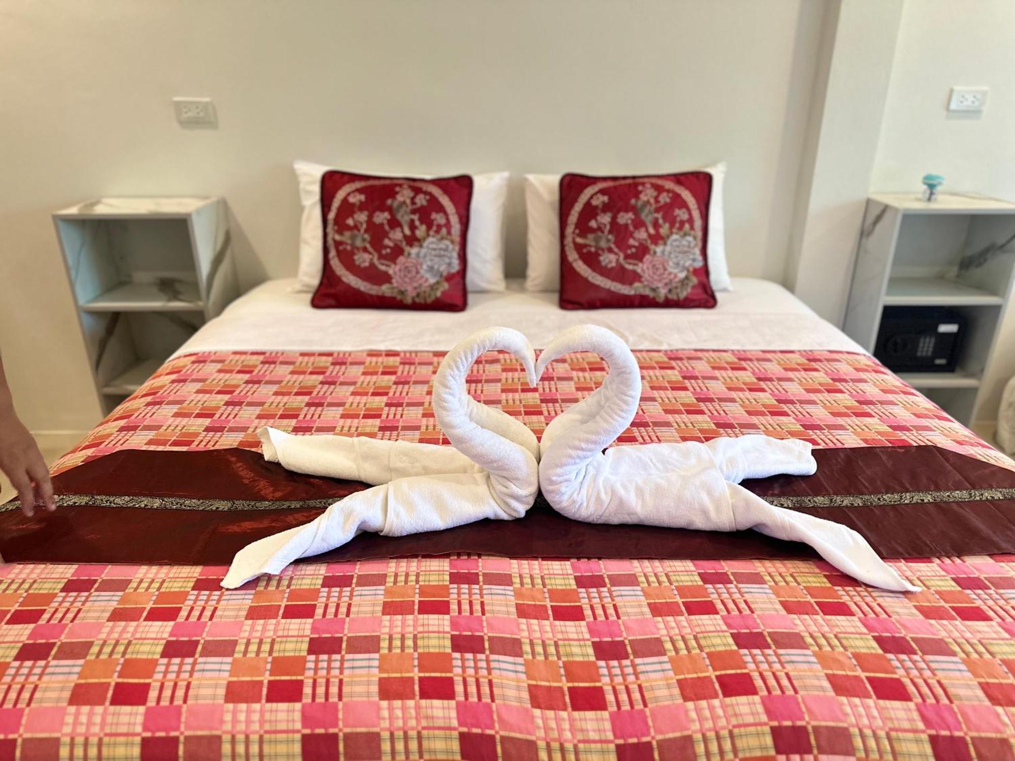 Hotel Suntalee House Nai Yang Beach Esterno foto
