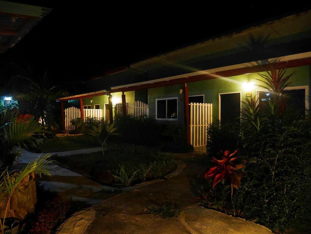 Hotel Suntalee House Nai Yang Beach Esterno foto