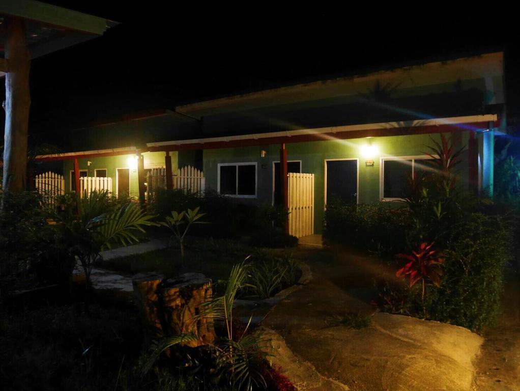 Hotel Suntalee House Nai Yang Beach Esterno foto
