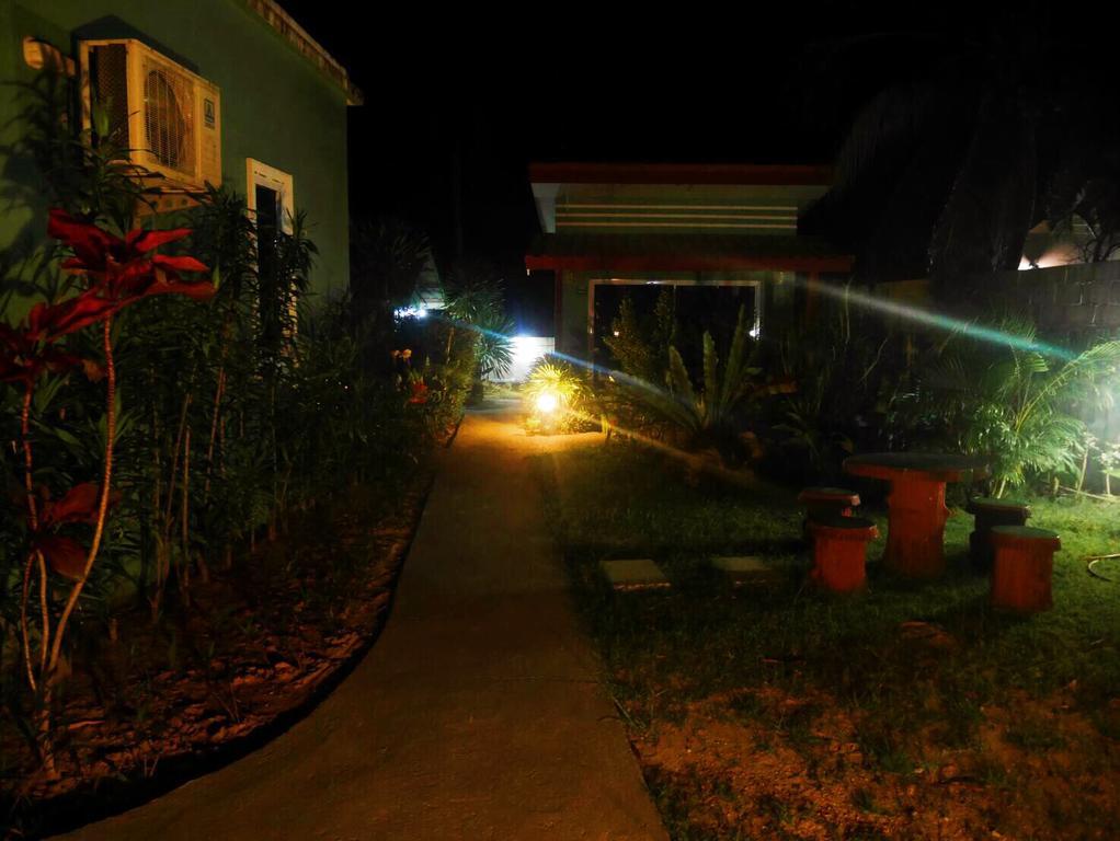 Hotel Suntalee House Nai Yang Beach Esterno foto