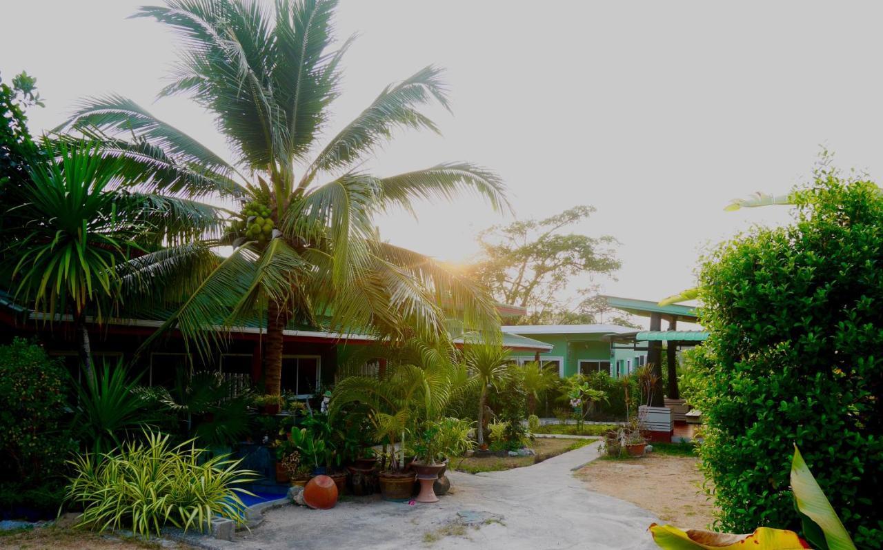 Hotel Suntalee House Nai Yang Beach Esterno foto